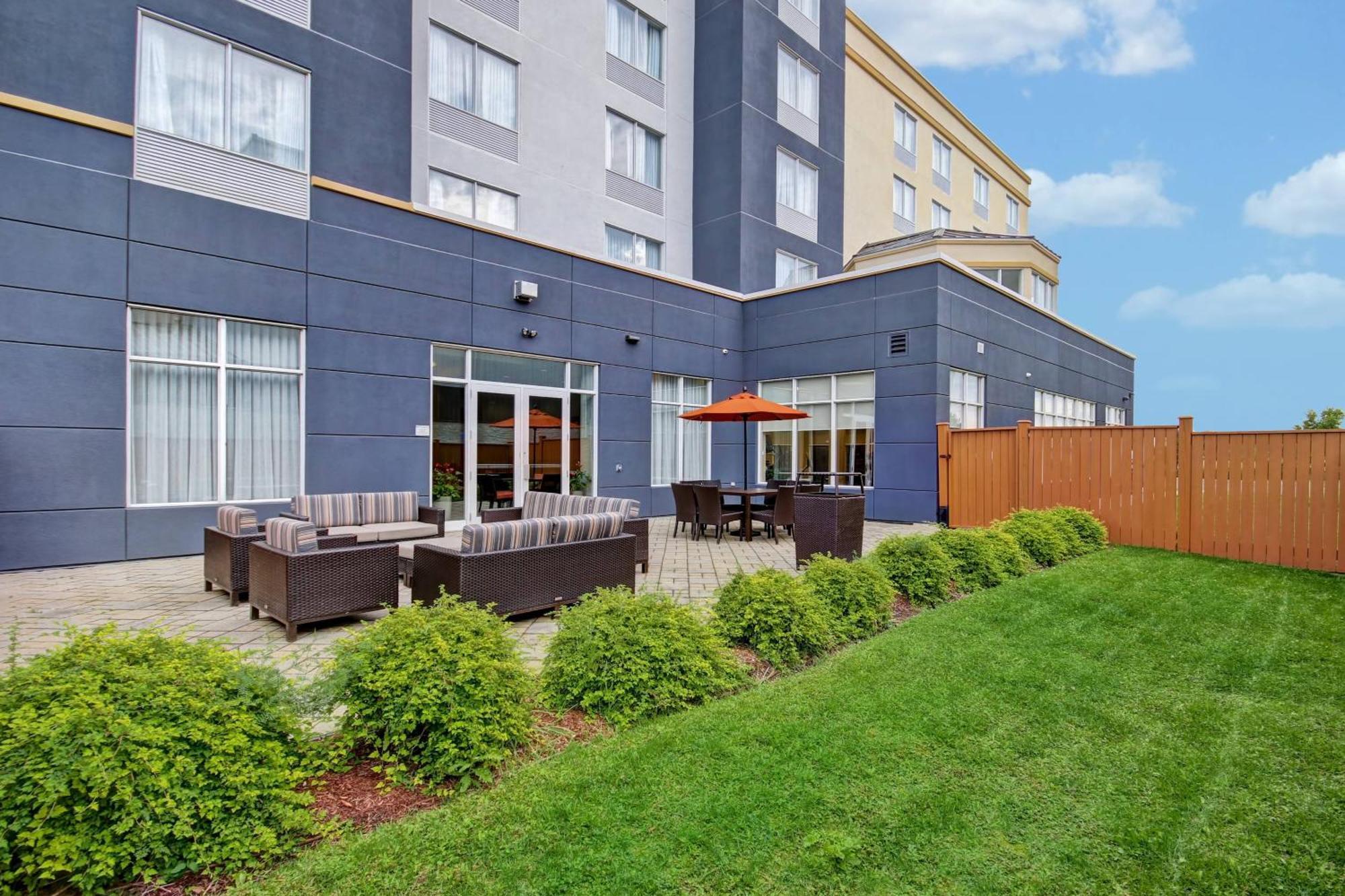 Fairfield Inn & Suites By Marriott Гуэлф Экстерьер фото