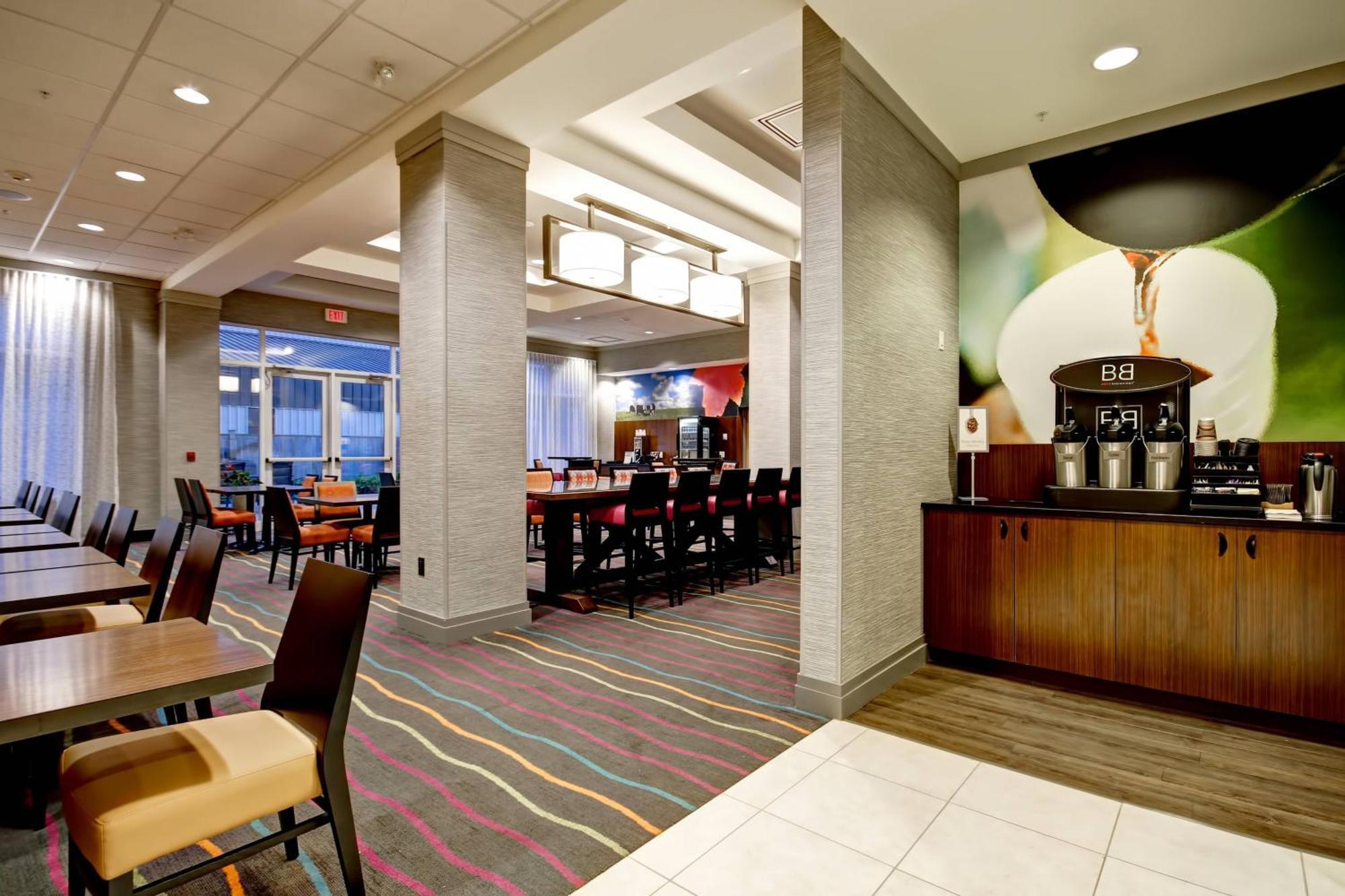 Fairfield Inn & Suites By Marriott Гуэлф Экстерьер фото