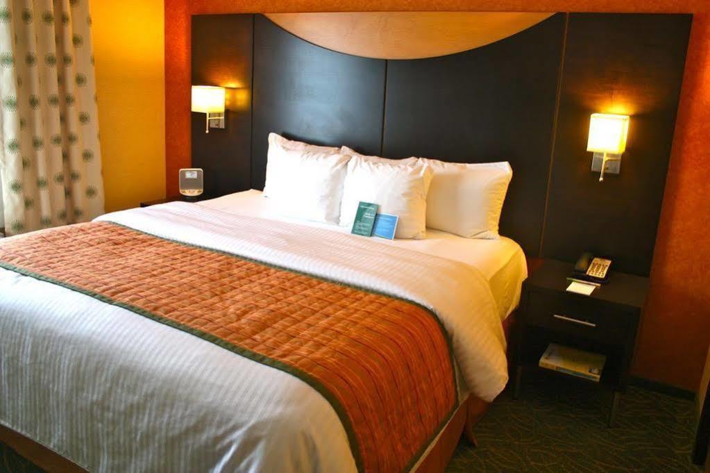 Fairfield Inn & Suites By Marriott Гуэлф Экстерьер фото