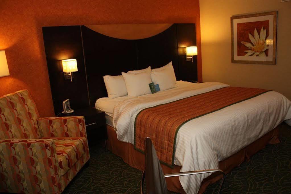 Fairfield Inn & Suites By Marriott Гуэлф Экстерьер фото