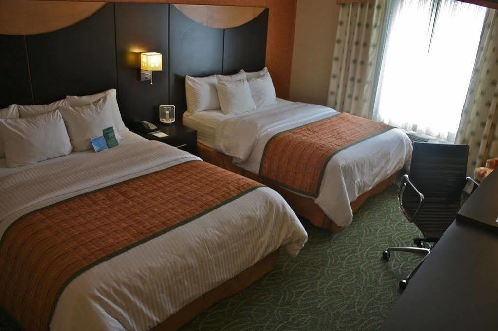 Fairfield Inn & Suites By Marriott Гуэлф Экстерьер фото